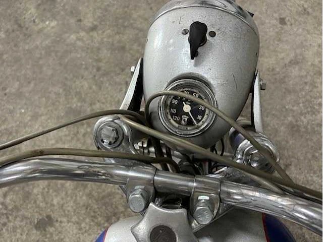 Paris sport - oldtimer - motorfiets - afbeelding 4 van  6