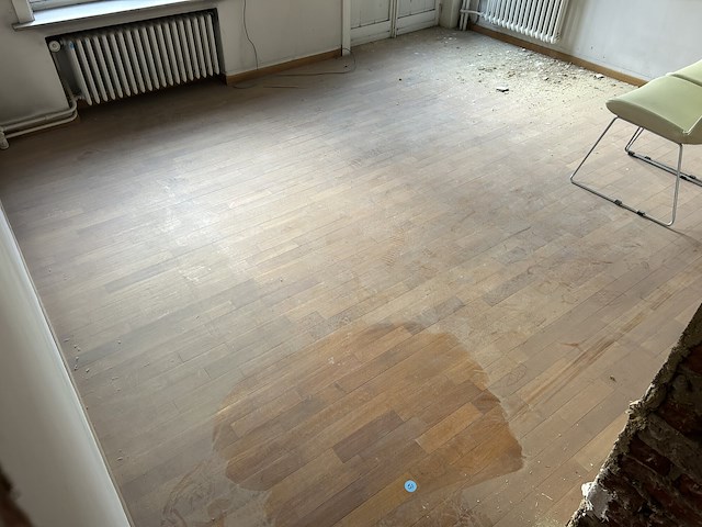 Parketvloer oud slaapkamer (+/- 14m²) - afbeelding 2 van  2