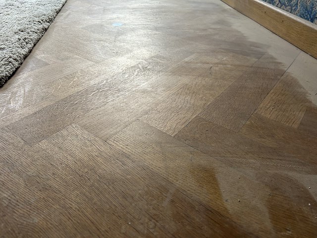 Parketvloer visgraat (+/- 22m²) - afbeelding 2 van  3