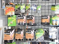 Partij +/ 200 bliters batterijen - afbeelding 1 van  3
