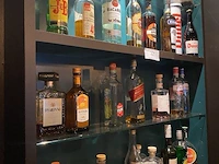 Partij aangesproken geestrijke dranken - afbeelding 1 van  6