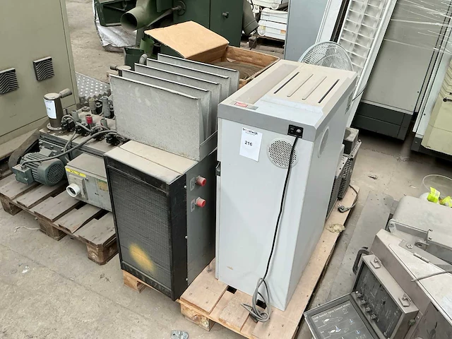 Partij aannemersmateriaal - afbeelding 1 van  7