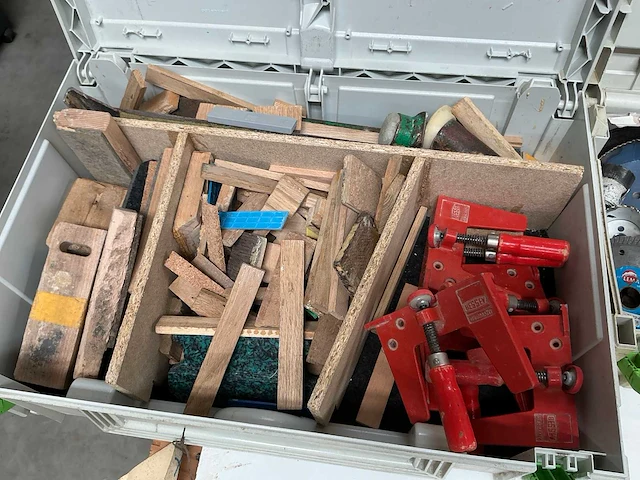 Partij aannemersmateriaal - afbeelding 2 van  8