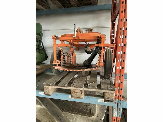 Partij aardappelrooier en pootmachine - afbeelding 9 van  9