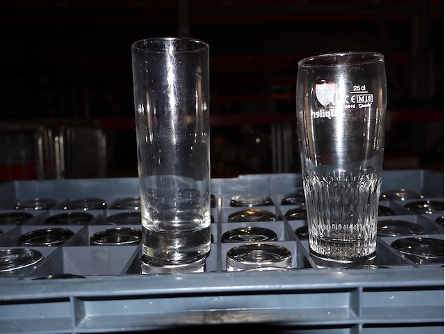 Partij afwas op kar - afbeelding 3 van  4