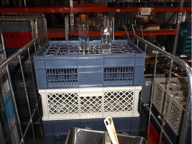 Partij afwas op kar - afbeelding 4 van  4