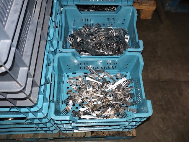 Partij afwas - afbeelding 2 van  6