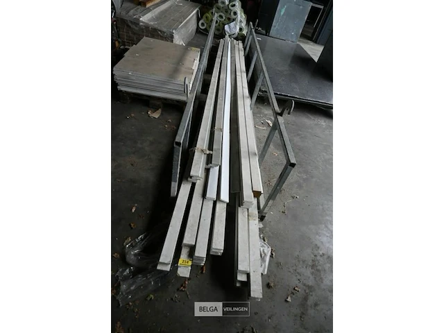Partij afwerkingslatten mdf l5mxb6xd1 cm - afbeelding 1 van  1