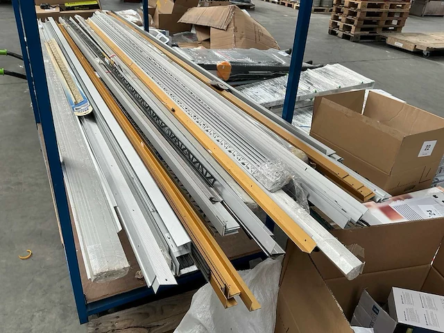 Partij aluminium afwerk profielen - afbeelding 2 van  10