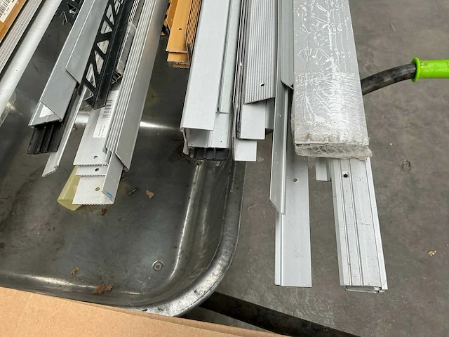 Partij aluminium afwerk profielen - afbeelding 3 van  10