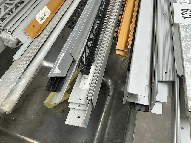 Partij aluminium afwerk profielen - afbeelding 4 van  10
