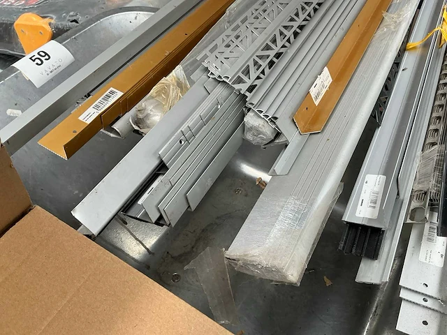 Partij aluminium afwerk profielen - afbeelding 5 van  10