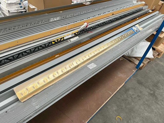 Partij aluminium afwerk profielen - afbeelding 10 van  10