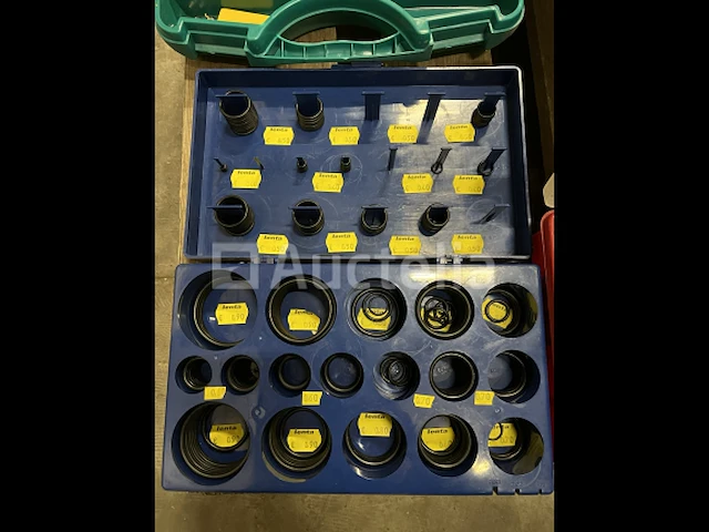 Partij assortimentskoffers deels gevuld - afbeelding 3 van  6