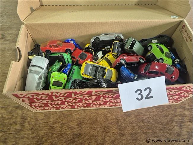 Partij auto in doos - afbeelding 1 van  3