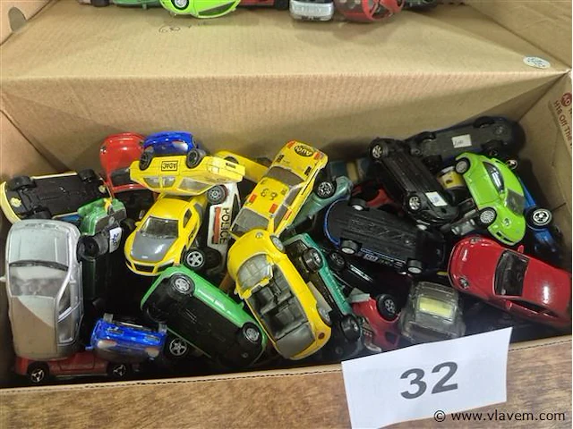 Partij auto in doos - afbeelding 2 van  3