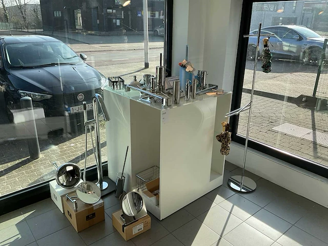 Partij badkamer accessoires - afbeelding 1 van  7