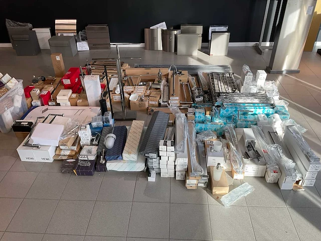 Partij badkamer accessoires - afbeelding 1 van  12