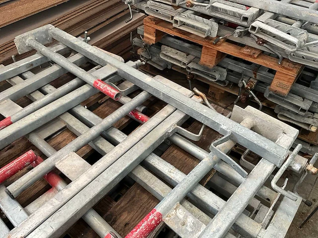 Partij balustrade voor ruwbouw - afbeelding 4 van  4