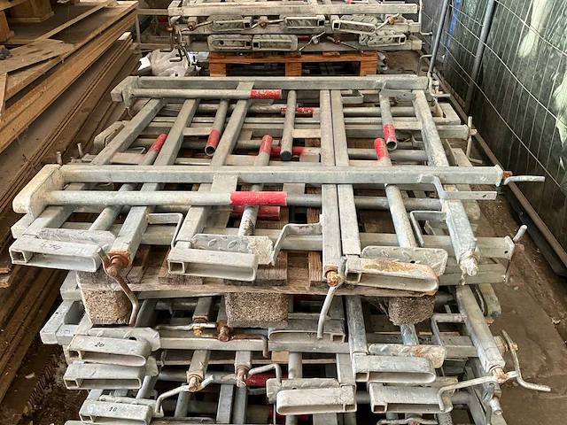 Partij balustrade voor ruwbouw - afbeelding 1 van  4