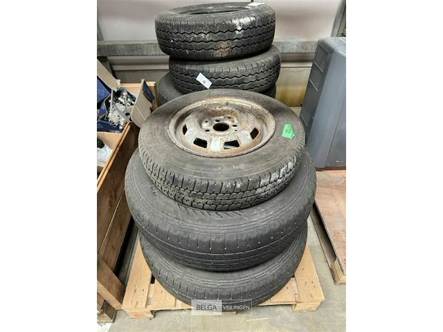 Partij banden en velgen 4x4 - afbeelding 3 van  18