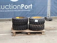 Partij banden titan 23x8.50-12nhs - afbeelding 1 van  1