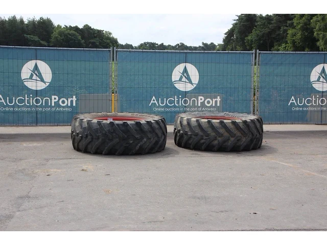 Partij banden trelleborg tm300 650/65 r 42 - afbeelding 1 van  1