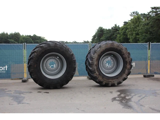 Partij banden trelleborg tm900 900/60 r 42 - afbeelding 1 van  1