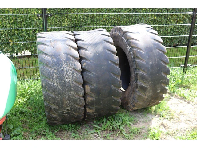 Partij banden utility 460/70r24 - afbeelding 1 van  1