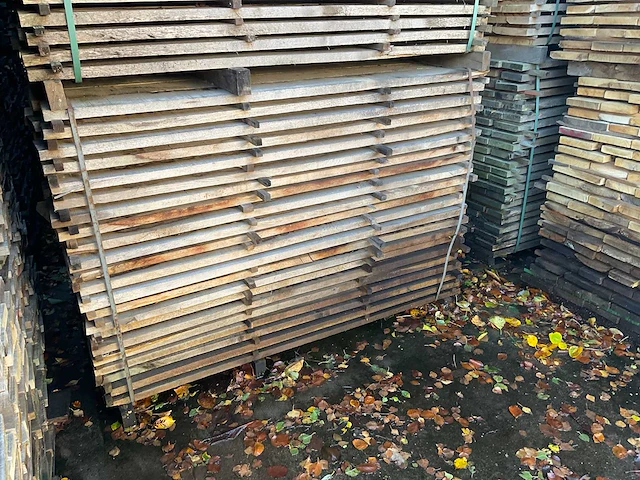 Partij bekantrechte eiken planken rustiek - afbeelding 2 van  3