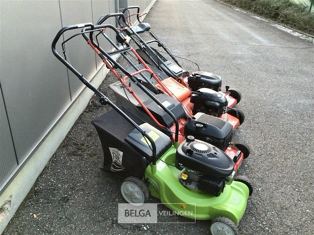 Partij benzine grasmaaiers - afbeelding 2 van  6