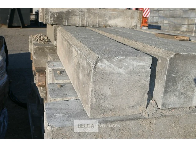 Partij betonnen boordstenen - afbeelding 3 van  5