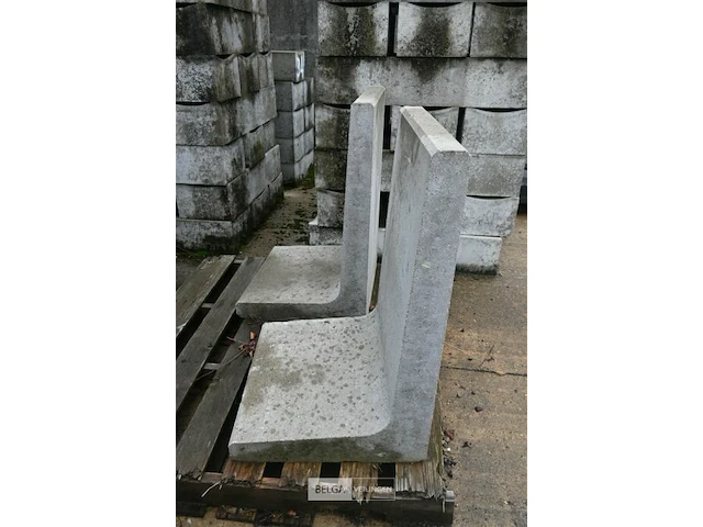 Partij betonnen l-elementen - afbeelding 4 van  5