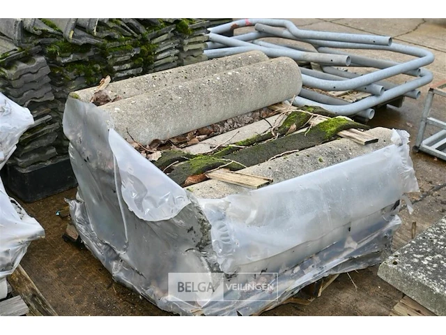 Partij betonnen paaltjes 40cm en 80cm - afbeelding 2 van  3