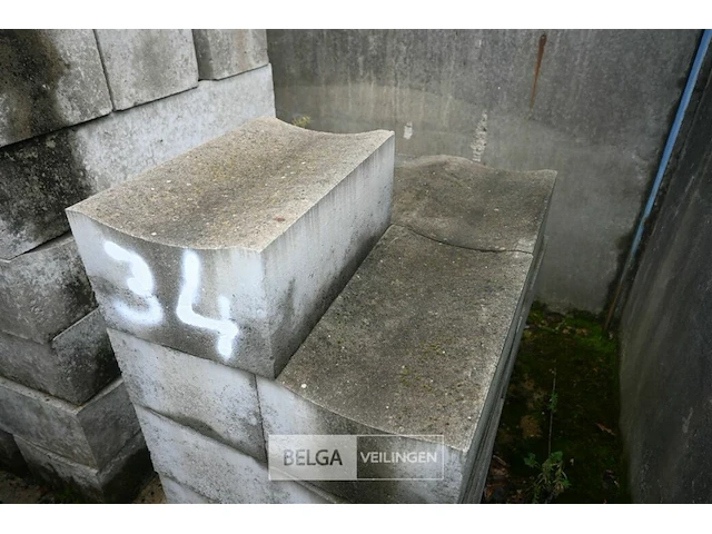 Partij betonnen straatgootstenen - afbeelding 5 van  6