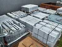 Partij betonplaten op pallets - afbeelding 1 van  5
