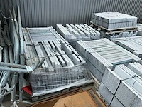 Partij betonplaten op pallets - afbeelding 4 van  5