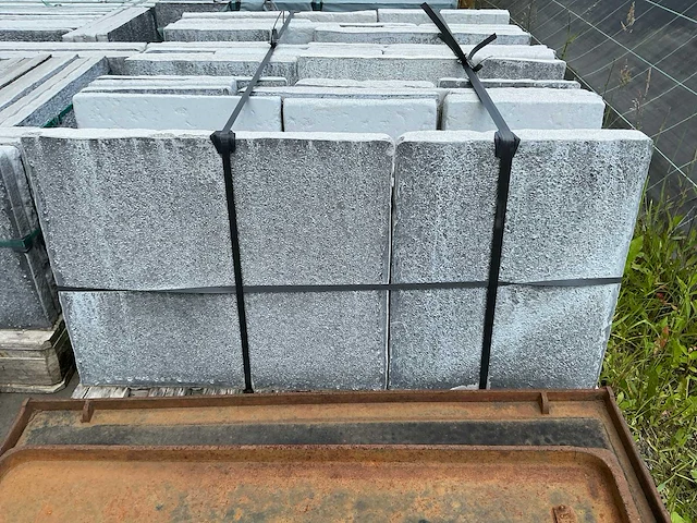 Partij betonplaten op pallets - afbeelding 5 van  5
