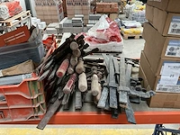 Partij bevestigingsmateriaal en spanvijzen - afbeelding 3 van  5