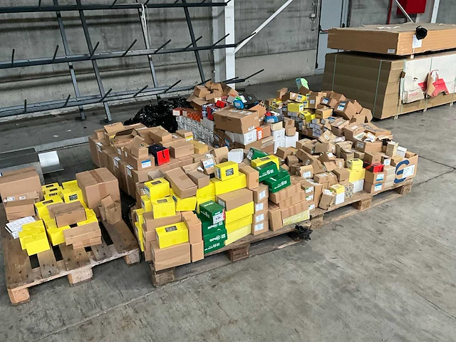 Partij bevestigingsmateriaal - afbeelding 1 van  20