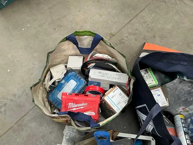 Partij bevestigingsmaterialen en handgereedschappen - afbeelding 3 van  6