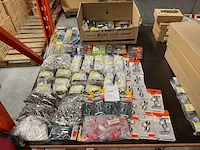 Partij bevestigingsmaterialen - afbeelding 1 van  13