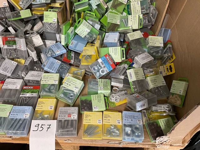 Partij blisters met bevestigingen - afbeelding 4 van  11