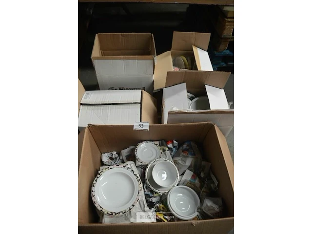 Partij borden servies etc per pallet - afbeelding 1 van  5