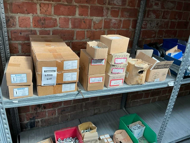 Partij bouten en moeren - afbeelding 1 van  6