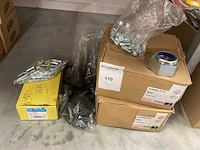 Partij bouten en moeren - afbeelding 1 van  7