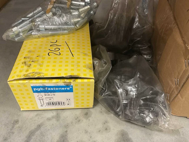 Partij bouten en moeren - afbeelding 2 van  7