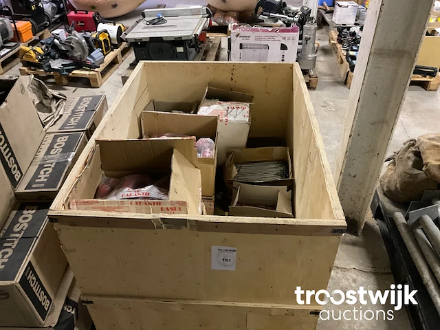 Partij bouw- en bevestigingsmateriaal - afbeelding 1 van  5