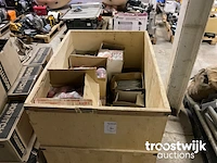 Partij bouw- en bevestigingsmateriaal - afbeelding 1 van  5