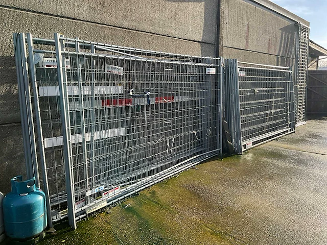 Partij bouwhekken met blokken - afbeelding 1 van  5